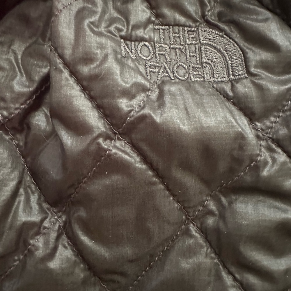 The North Face Women's Black Quilted Puffer with Pink Lining - Picture 3 of 3